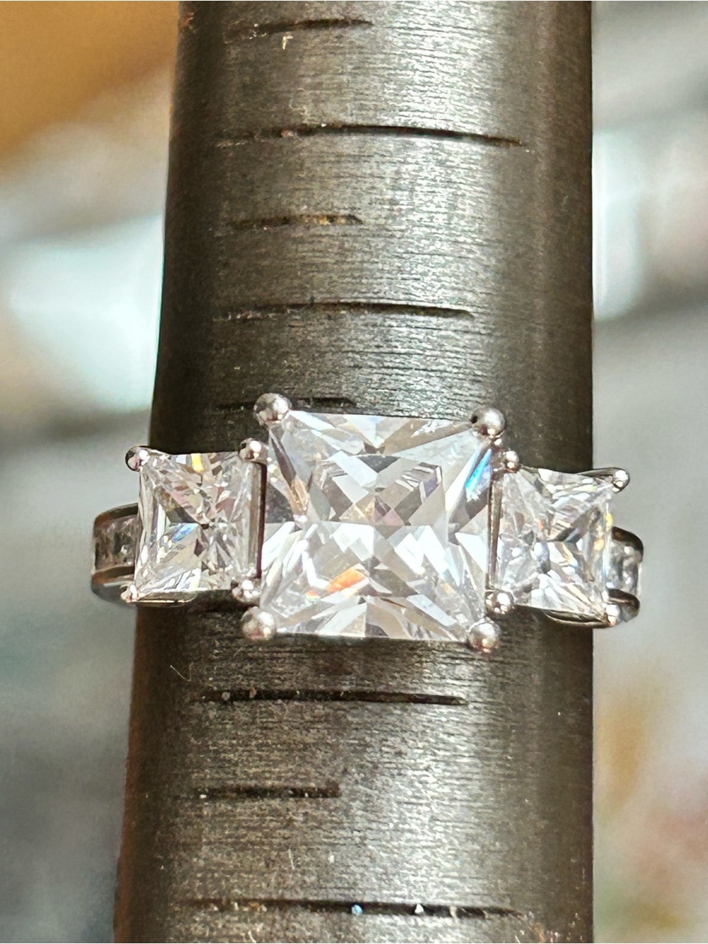 Jeulia .925 size 8 3 stone ring